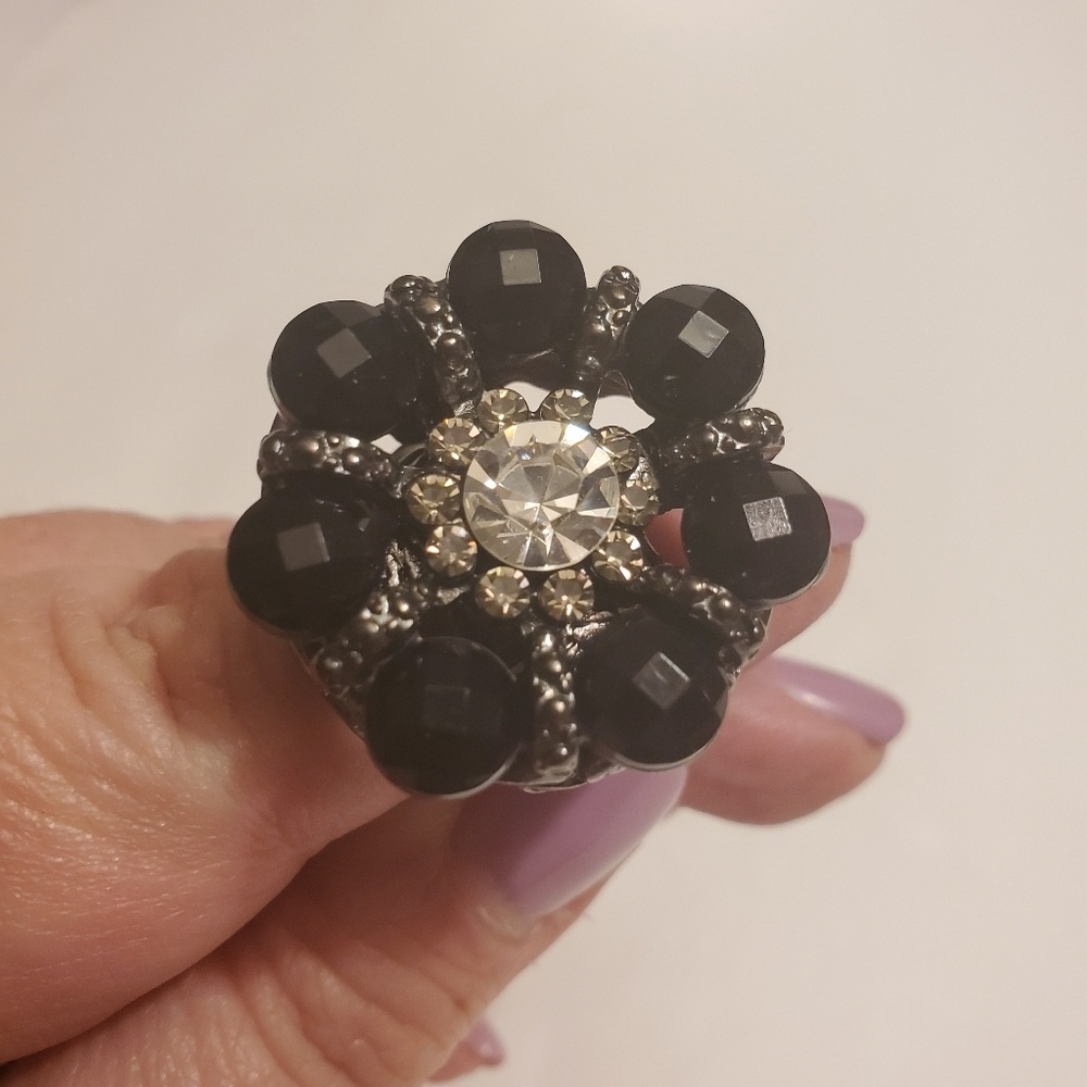 Gorgeous Statement Ring Stretchable Band - Picture 3 of 6